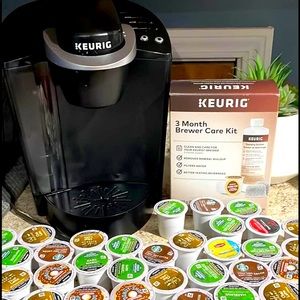 Keurig coffee machine- includes k cups and a couple care kit pods